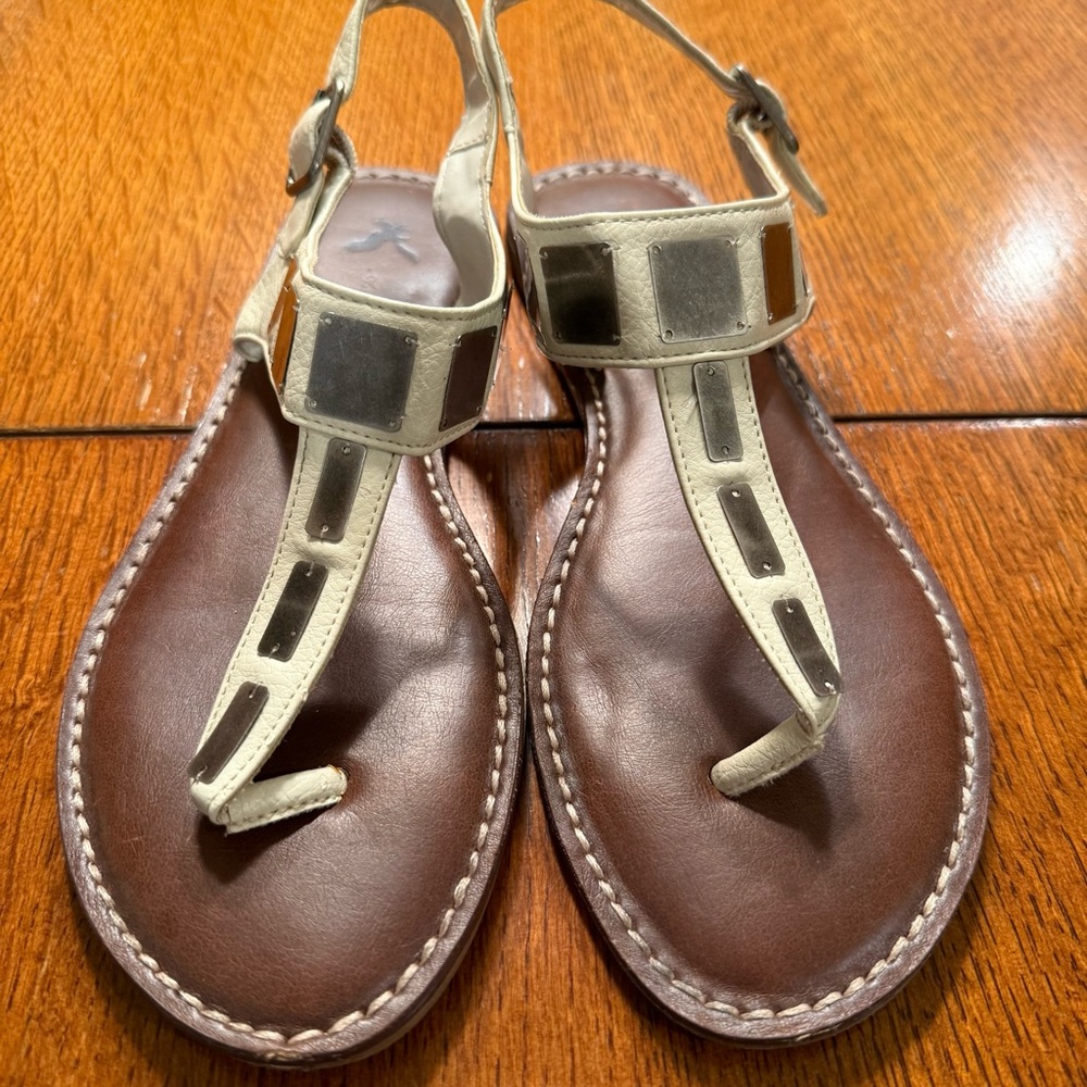 American Eagle Outfitters Brown and Cream Sandals with Thong Design